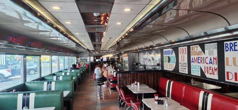 Room for the Whole Crew, Plus Takeout Room for the Whole Crew, Plus Takeout