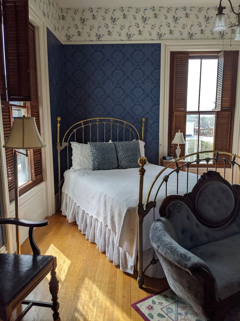 Rooms Dressed in Victorian Antiques Rooms Dressed in Victorian Antiques