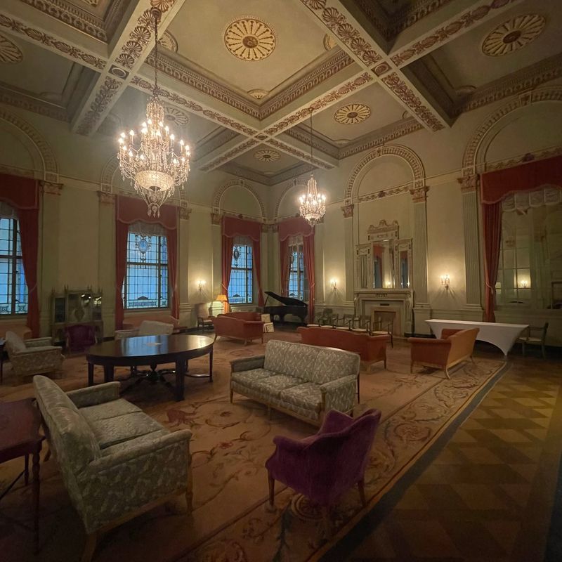 Rooms That Each Feel Like Separate Worlds Rooms That Each Feel Like Separate Worlds