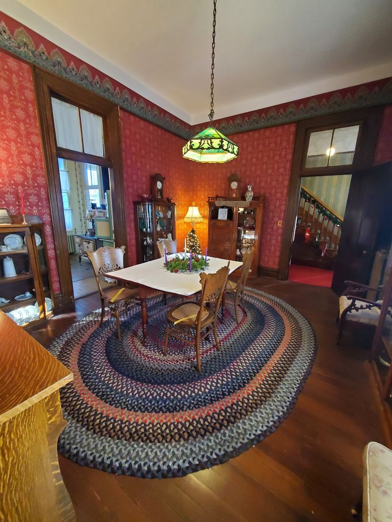 Rooms That Jump Through the Decades Rooms That Jump Through the Decades
