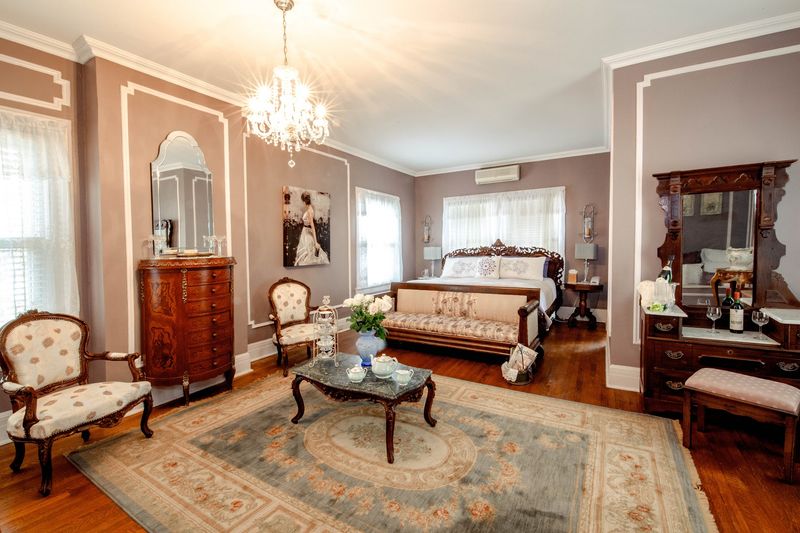 Rooms That Keep the House in View Rooms That Keep the House in View