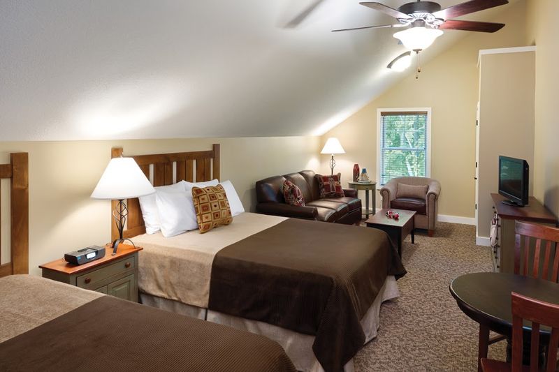 Rooms, Townhomes and Lakeside Cottages Rooms, Townhomes and Lakeside Cottages