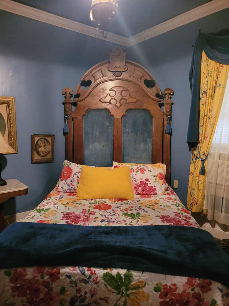 Rooms With Old-School Character Rooms With Old-School Character