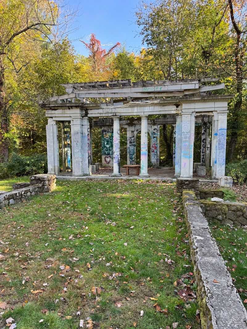 Ruins That Pop Up Between the Trees Ruins That Pop Up Between the Trees