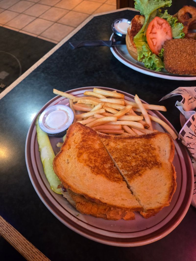 Sandwiches, Melts, and Fish Beyond the Burger Sandwiches, Melts, and Fish Beyond the Burger