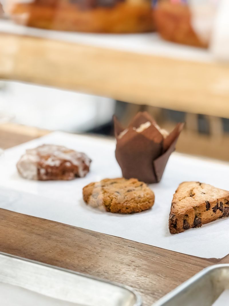 Scones, Cinnamon Rolls, and Cookie Favorites Scones, Cinnamon Rolls, and Cookie Favorites