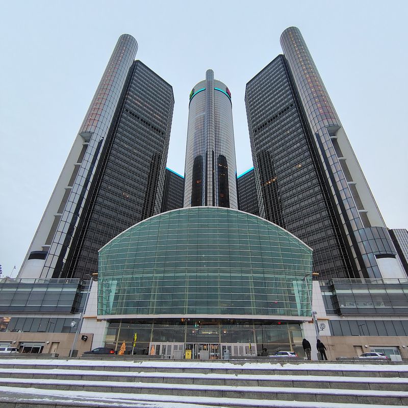 Seven Towers on the International Riverfront Seven Towers on the International Riverfront