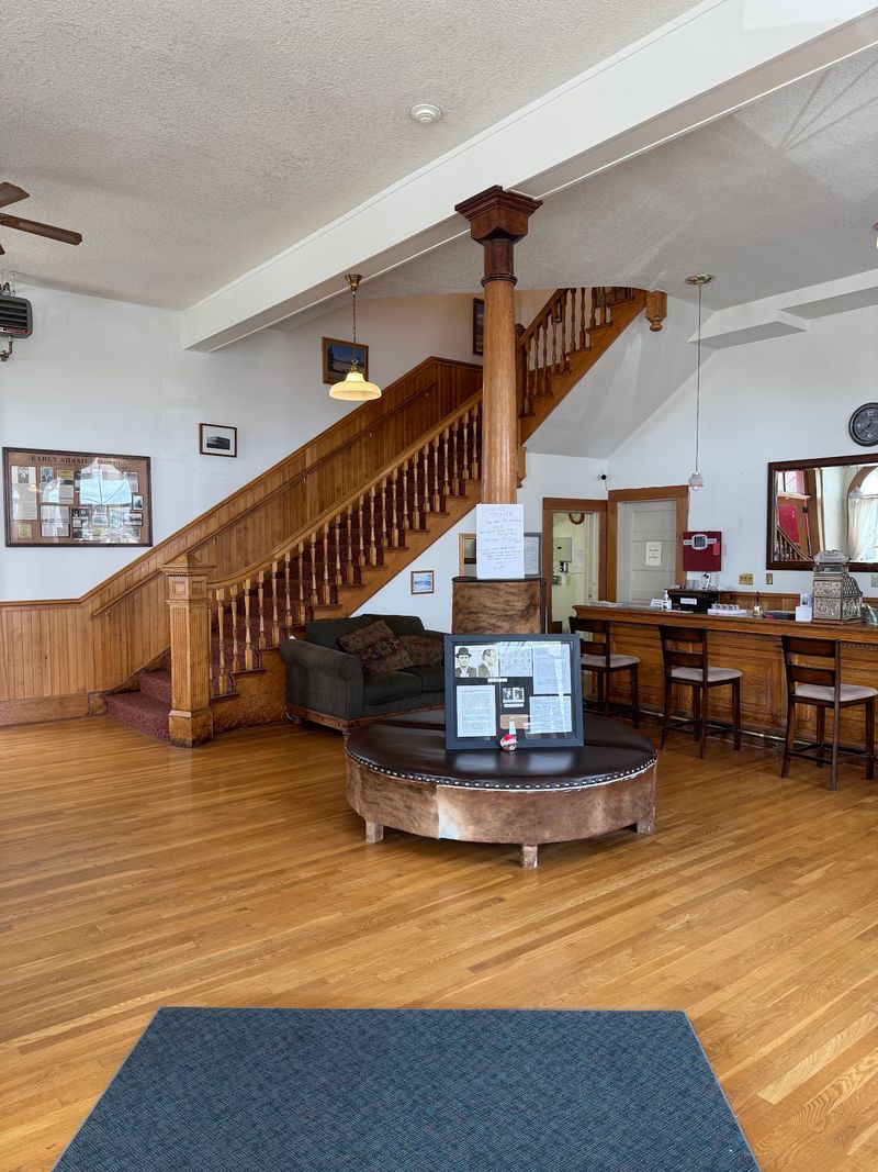 Shaniko Hotel, Shaniko, OR Shaniko Hotel, Shaniko, OR