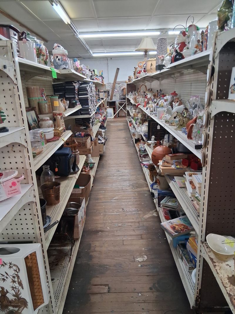 Shelves That Hold Just About Everything Shelves That Hold Just About Everything