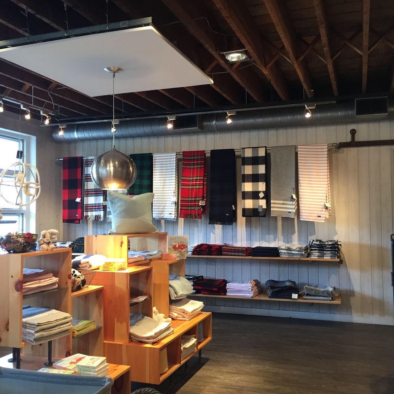 Shelves of Wool That Make Choosing Nearly Impossible Shelves of Wool That Make Choosing Nearly Impossible