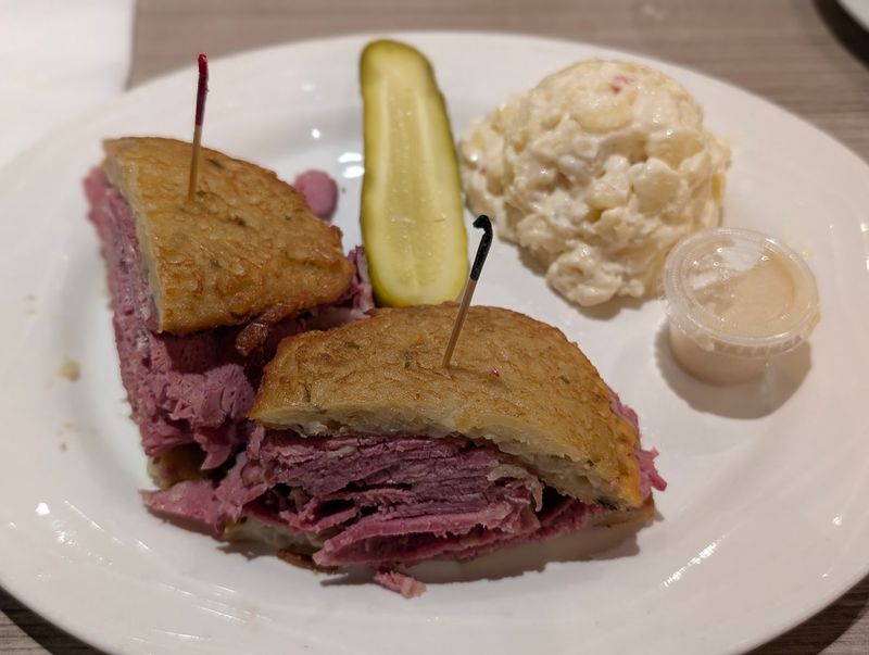 Simon’s Restaurant & Delicatessen