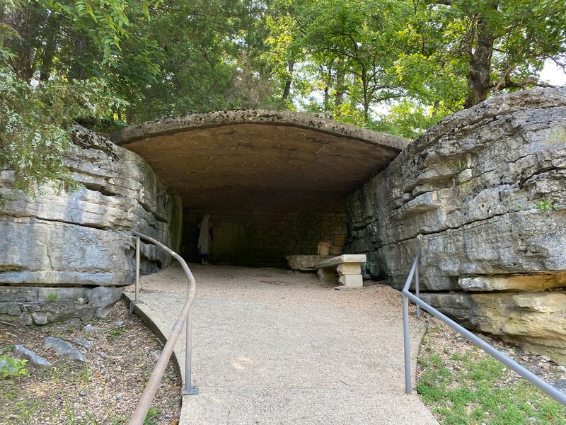 Singing Inside the Empty Tomb Singing Inside the Empty Tomb