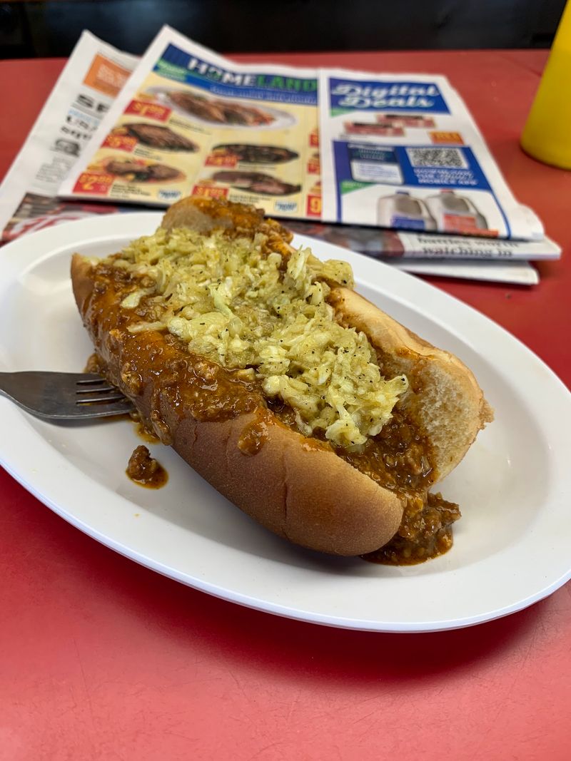 Slaw-Topped Chili Dogs Worth the Detour Slaw-Topped Chili Dogs Worth the Detour