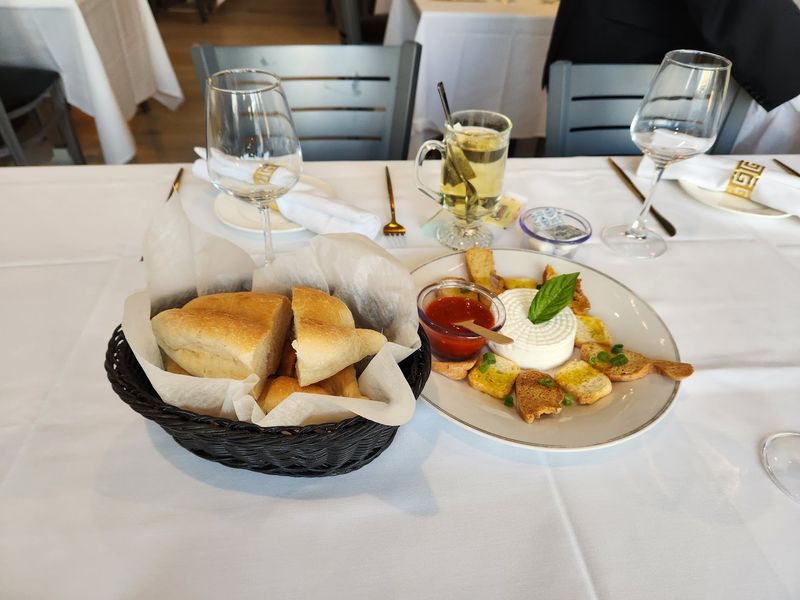 Slow Dining the European Way Slow Dining the European Way