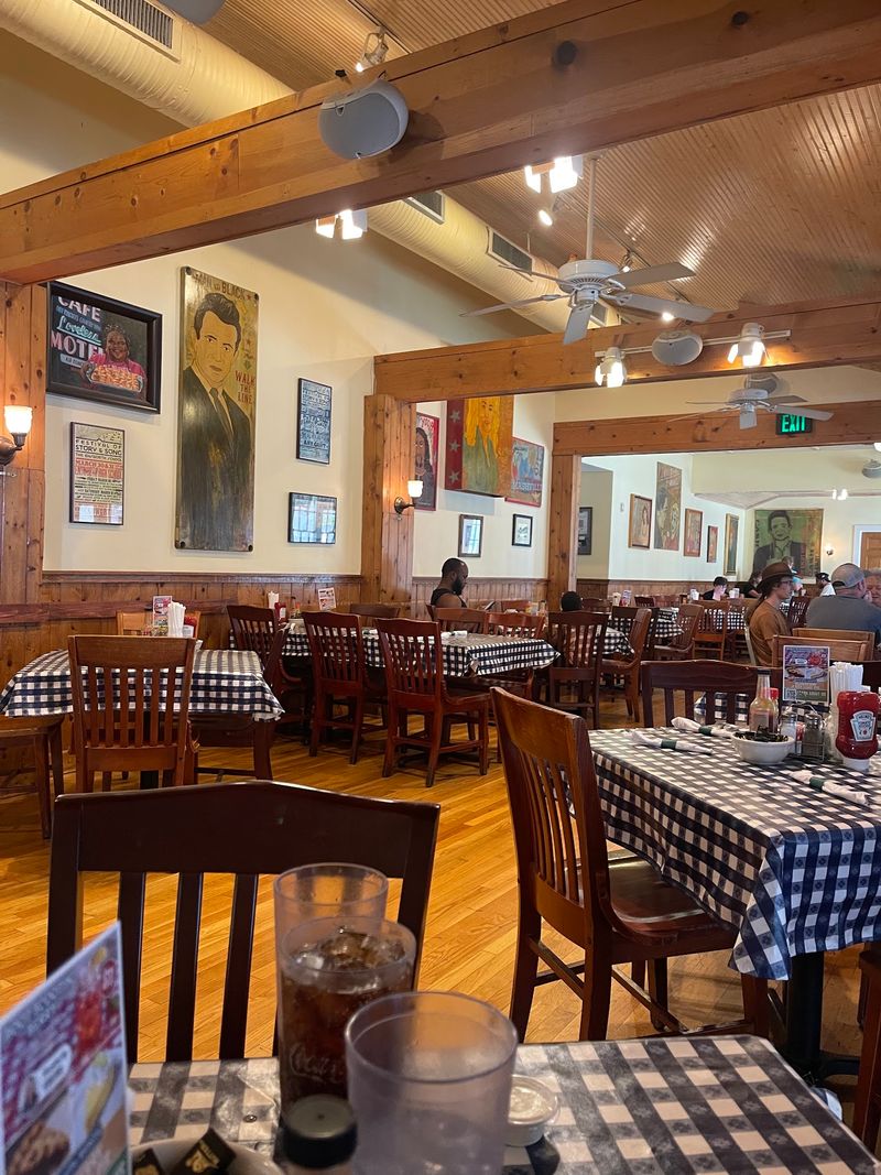 Smart Timing, Reservations, and the Busy Weekend Rush