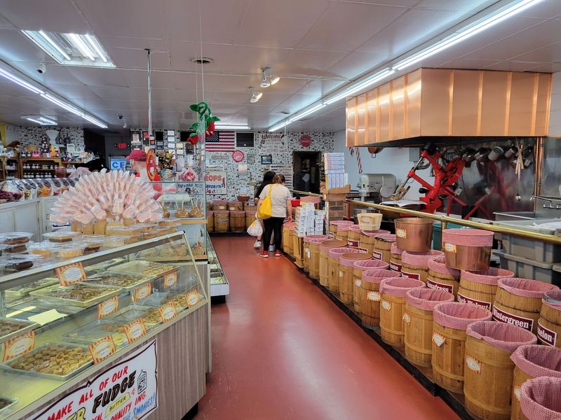 Smoky Mountain Candy Makers, Pigeon Forge, TN