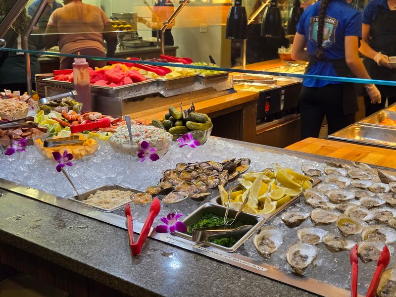 Snow Crab, Oysters, and the Raw Bar Snow Crab, Oysters, and the Raw Bar