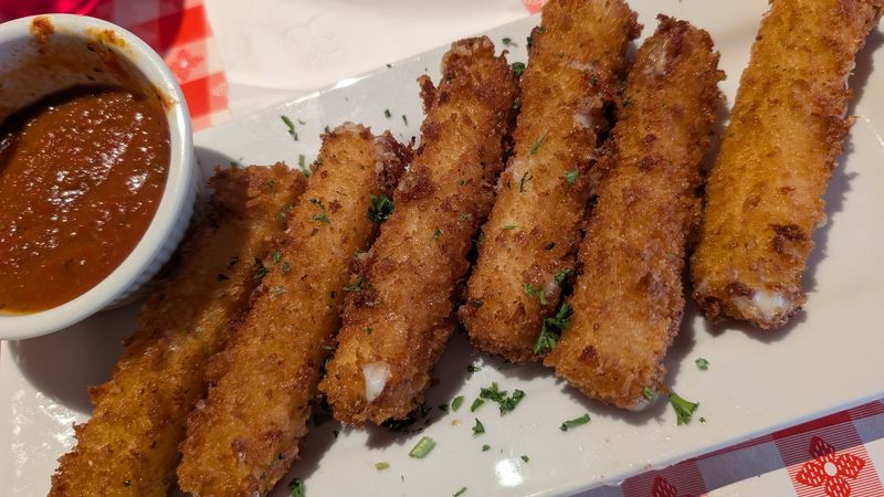 Spinach Mozzarella Sticks That Steal the Spotlight Spinach Mozzarella Sticks That Steal the Spotlight
