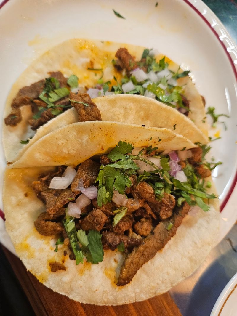 Tacos That Keep the Review Count Climbing Tacos That Keep the Review Count Climbing