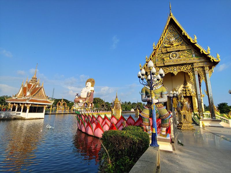 Thai and Chinese Styles Under One Sky Thai and Chinese Styles Under One Sky