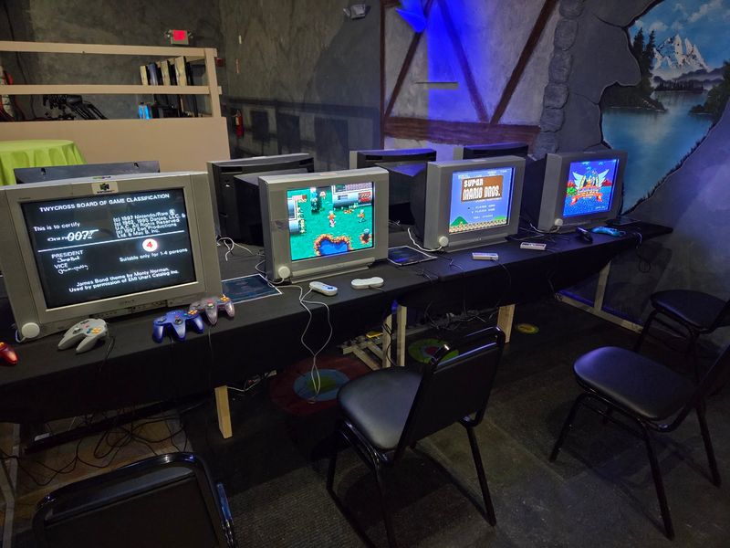 The Console Corner and a 90s PC Cafe