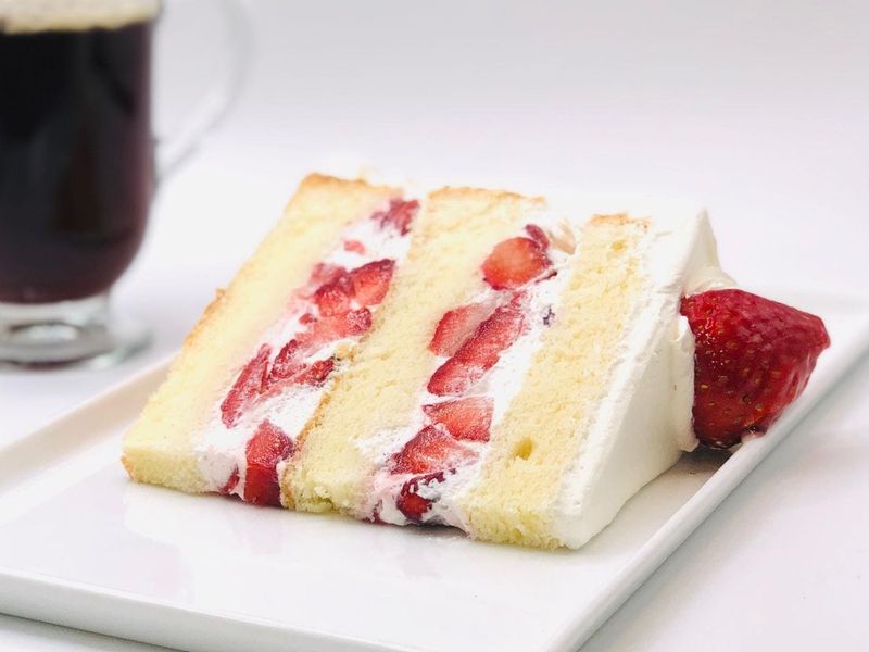 The Famous Strawberry Whipped Cream Cake The Famous Strawberry Whipped Cream Cake