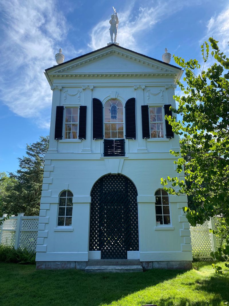 The Famous Summer House That Took a Trip