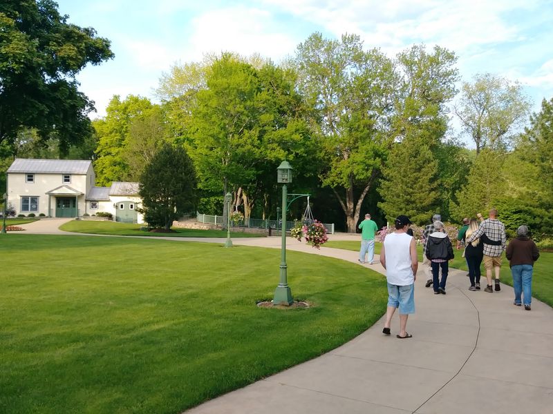 The Garden Path Loop Is Easy To Walk The Garden Path Loop Is Easy To Walk
