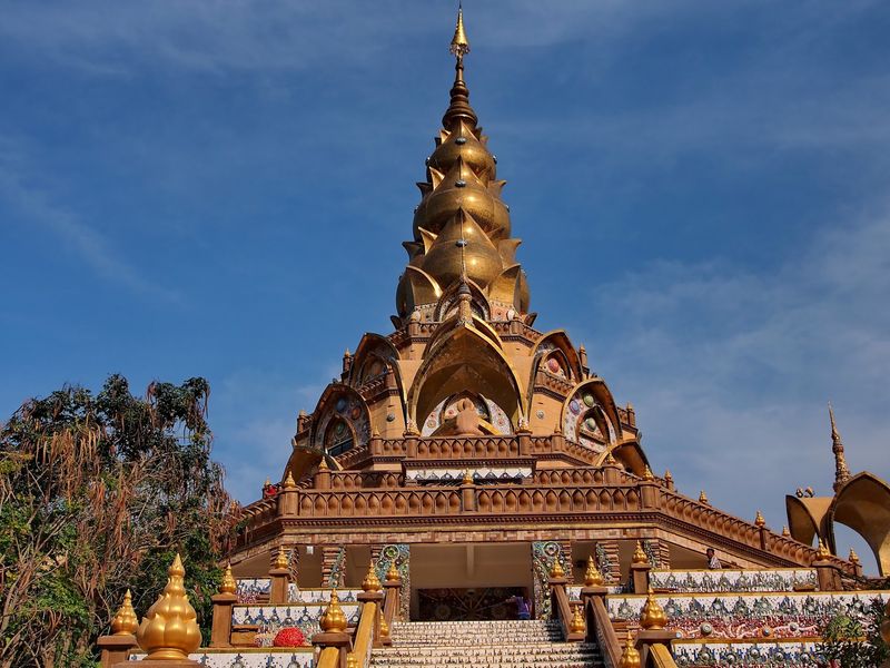 The Golden Chedi and Main Pagoda