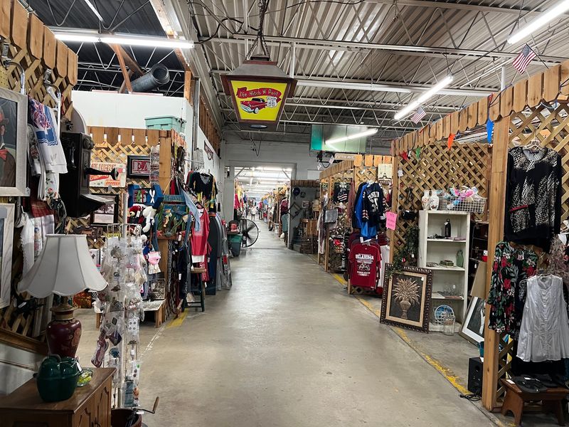 The Hitch n Post Flea Market, Commerce, OK