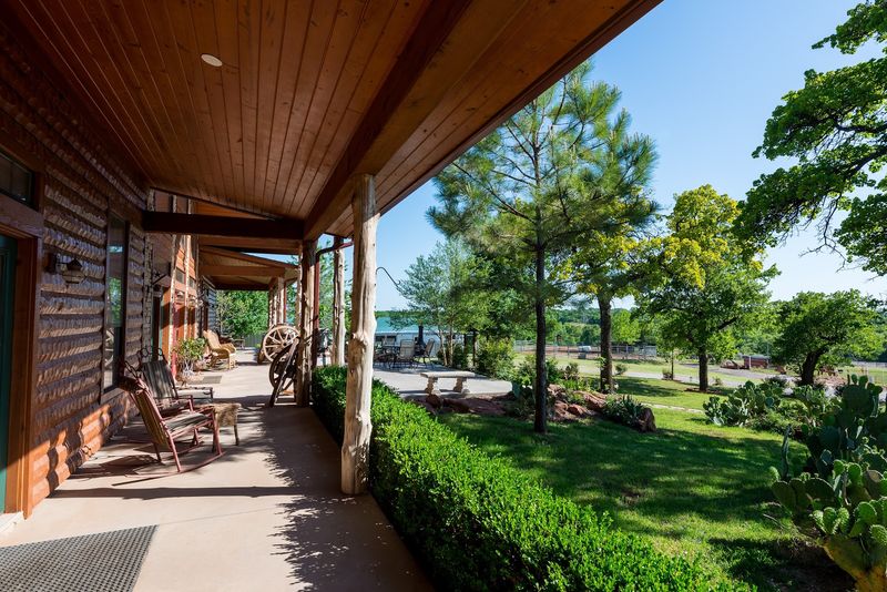 The Little Wood Cabin and Its Garden Deck The Little Wood Cabin and Its Garden Deck