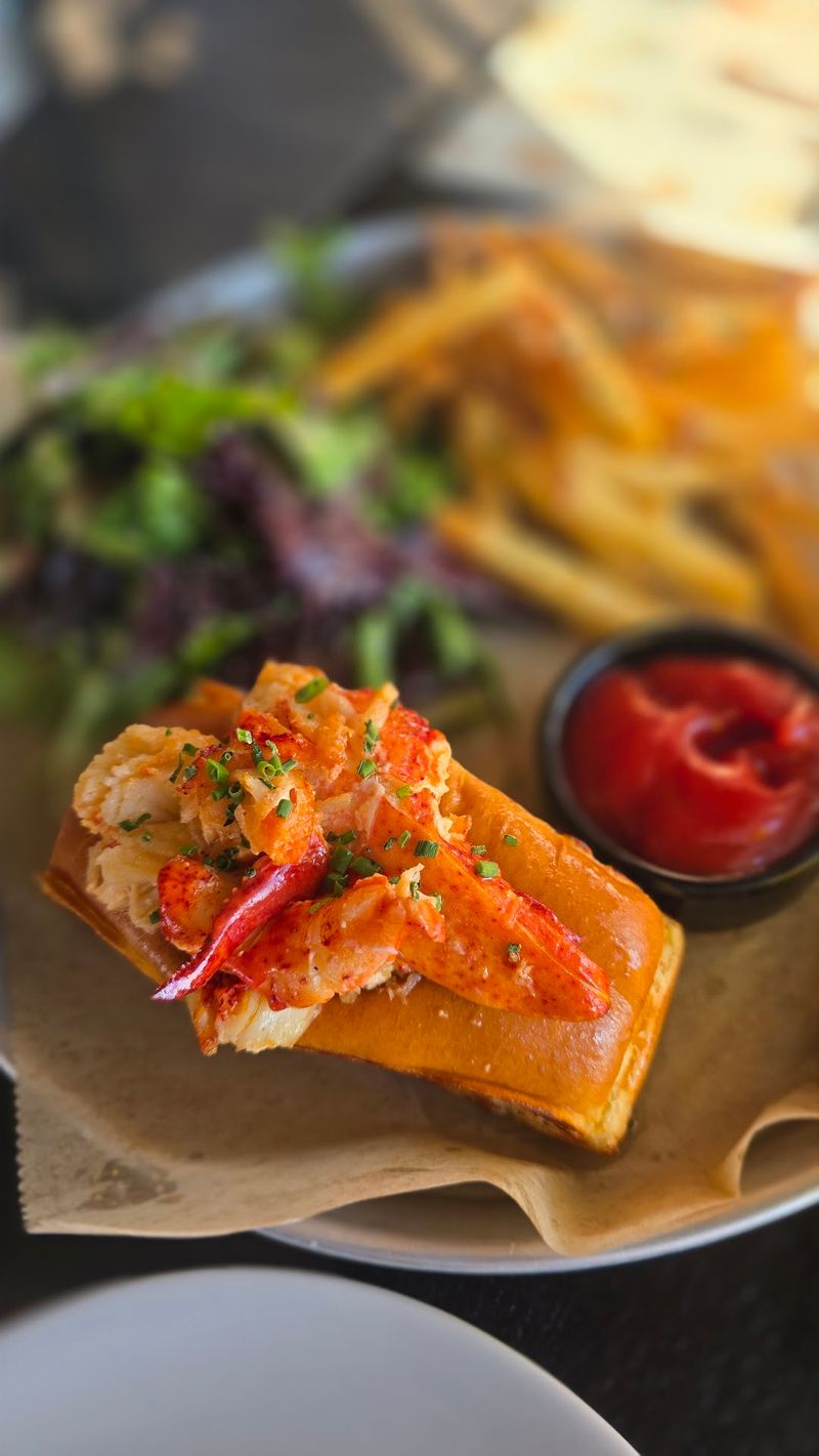The Lobster Roll Everyone Orders