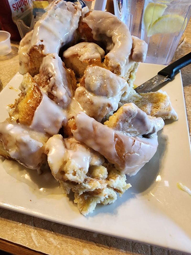 The Plate-Sized Cinnamon Roll Everyone Talks About