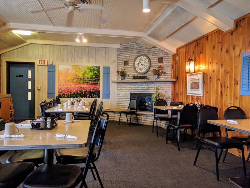 The Restaurant Next Door Makes Waiting Easy