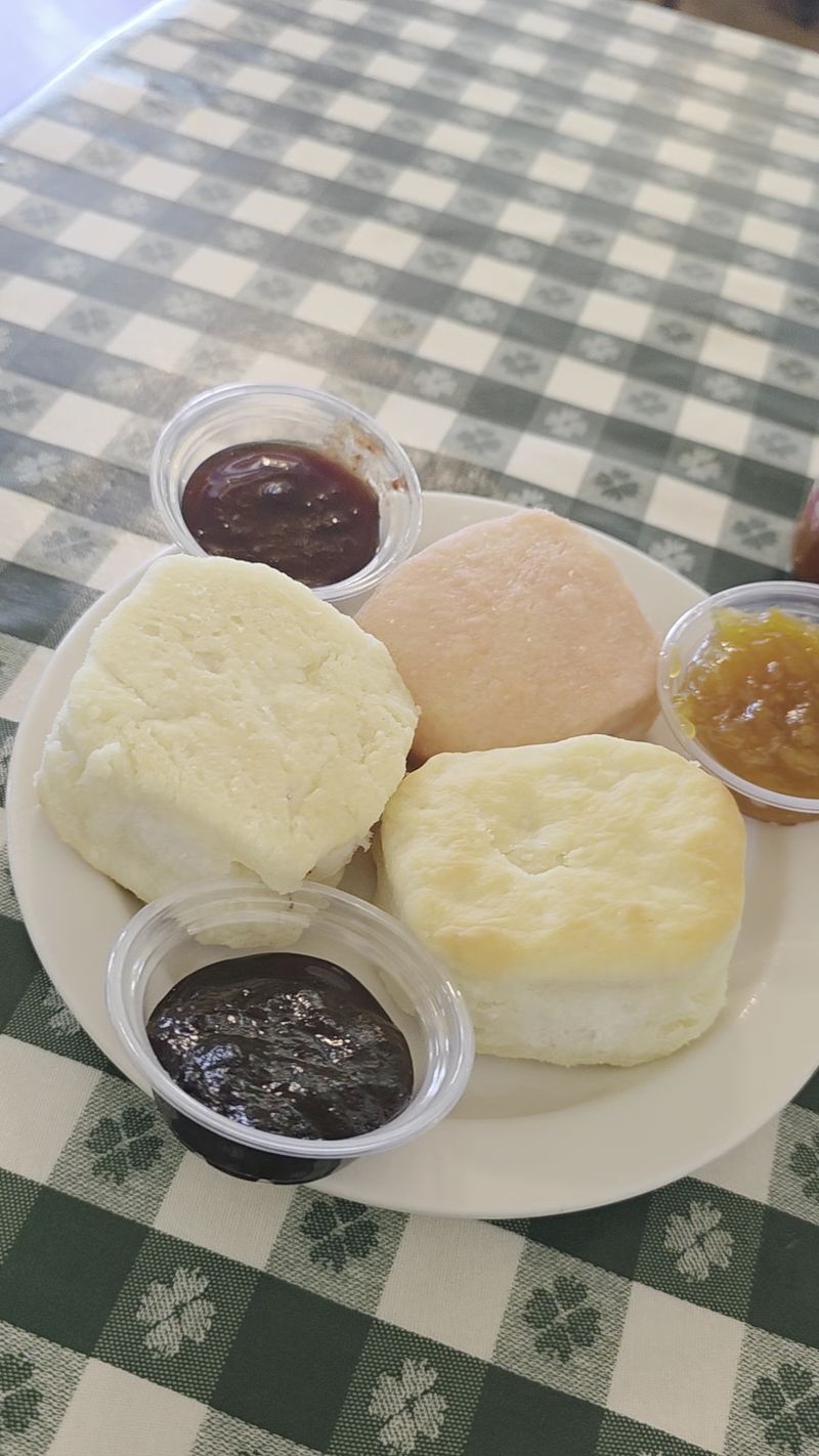 The Roadside Spot Where Biscuits Arrive Before Your Order