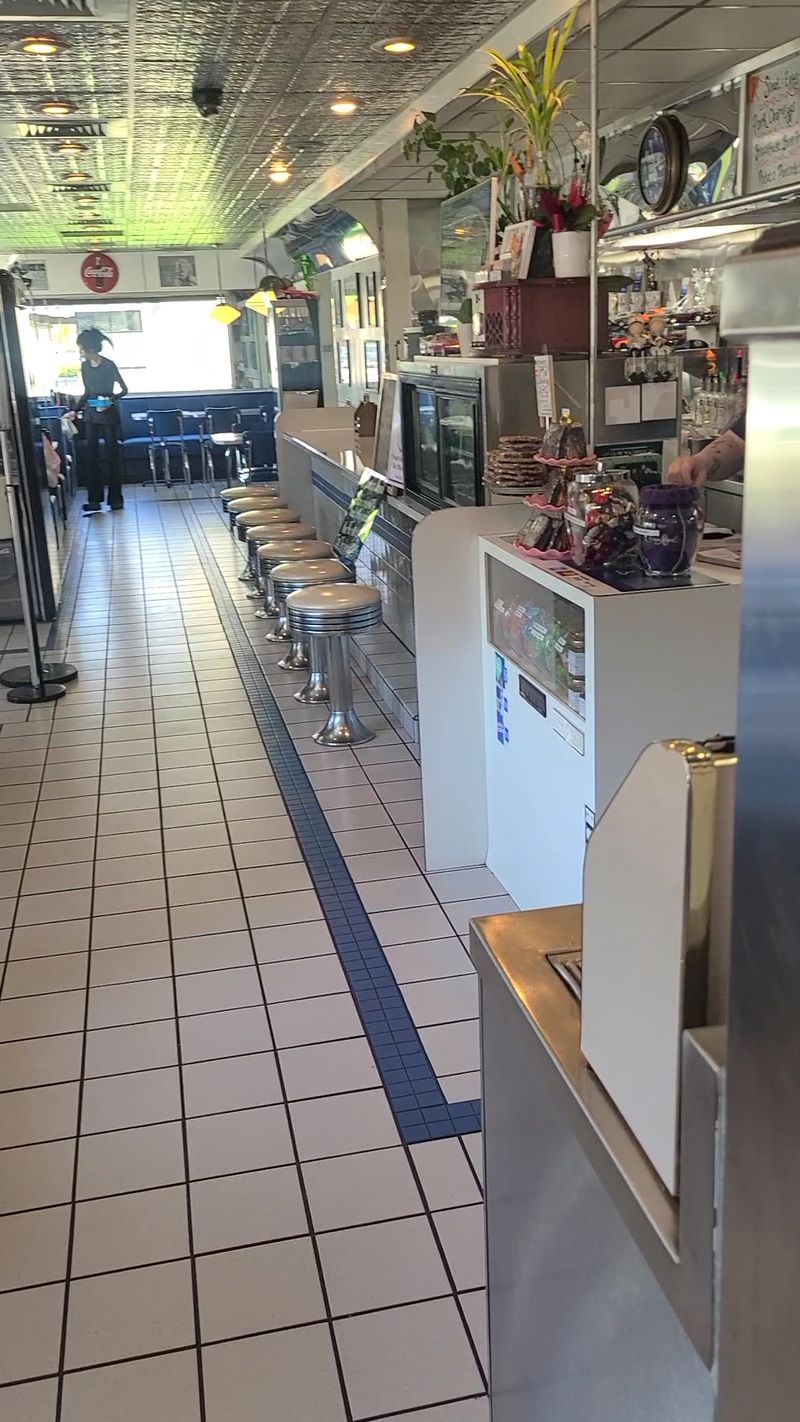 The Service Crew and Their Diner Style
