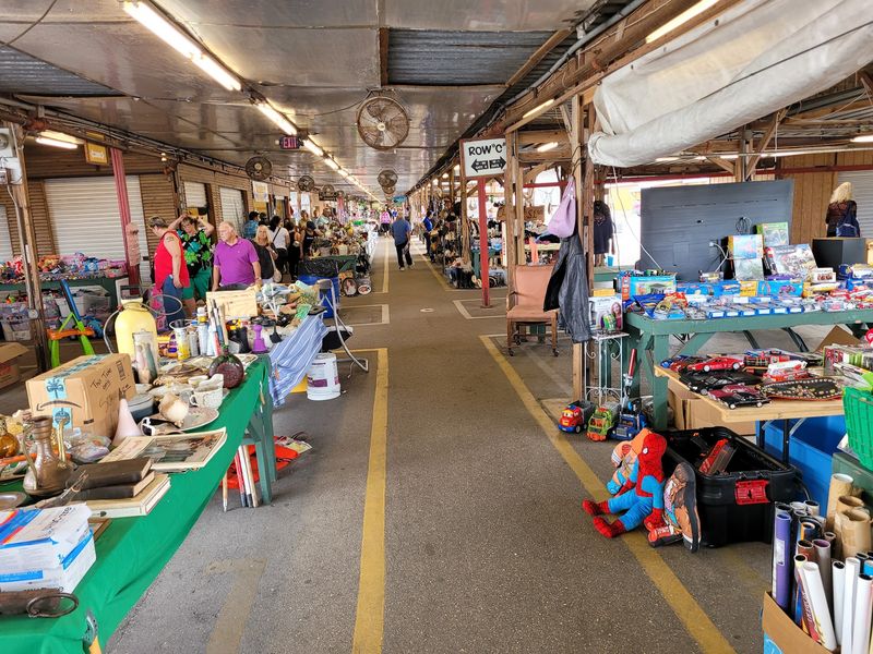 The Southwest Florida Market That Only Opens Three Days a Week The Southwest Florida Market That Only Opens Three Days a Week