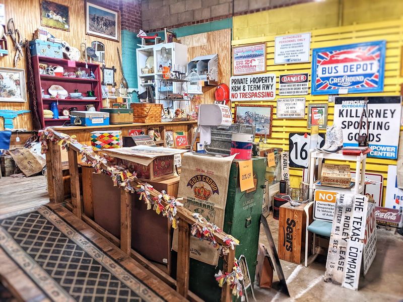 The Warm Welcome Behind the Counter The Warm Welcome Behind the Counter