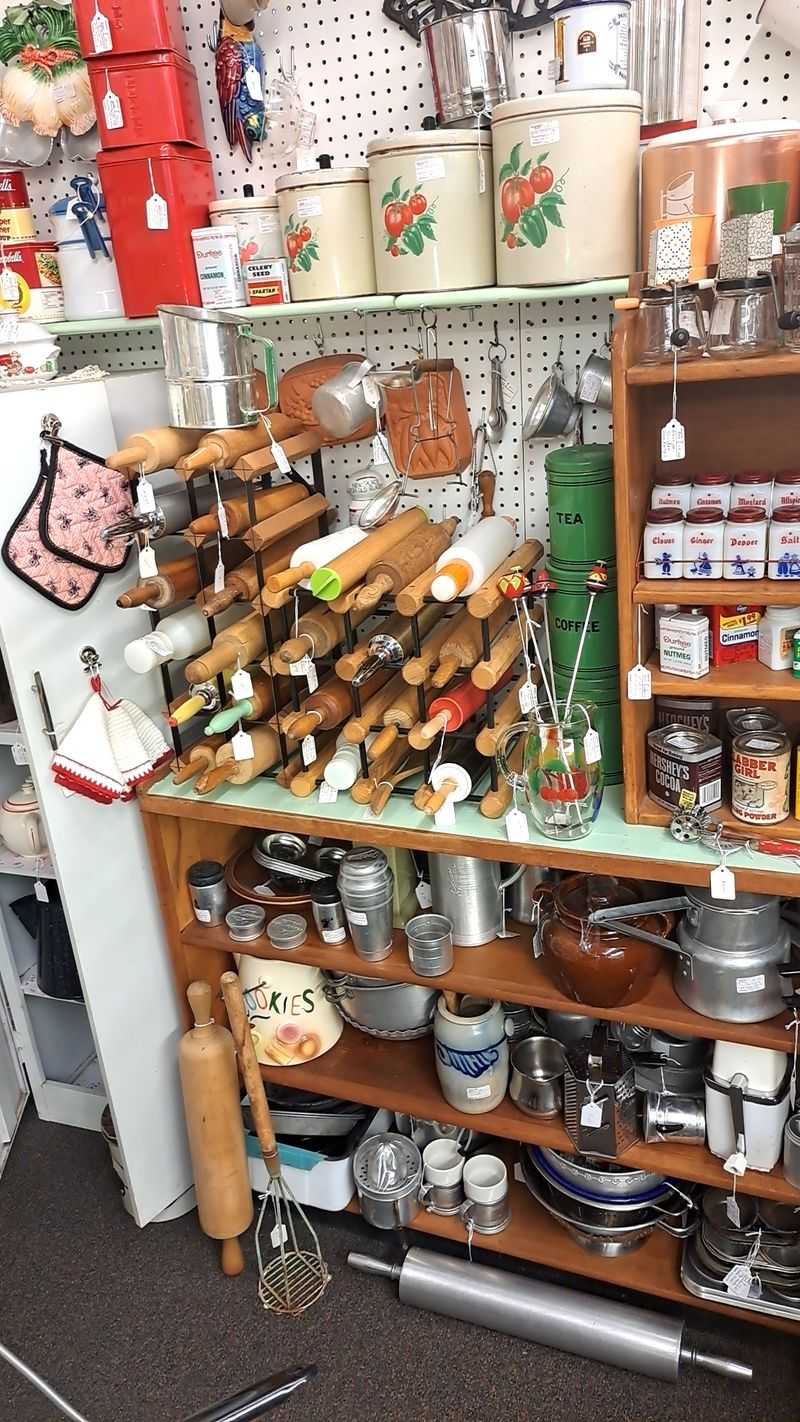 Themed Booths That Feel Like Tiny Shops