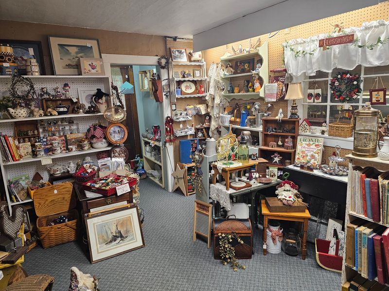 This-N-That Antiques/Collectibles, Medina, OH This-N-That Antiques/Collectibles, Medina, OH