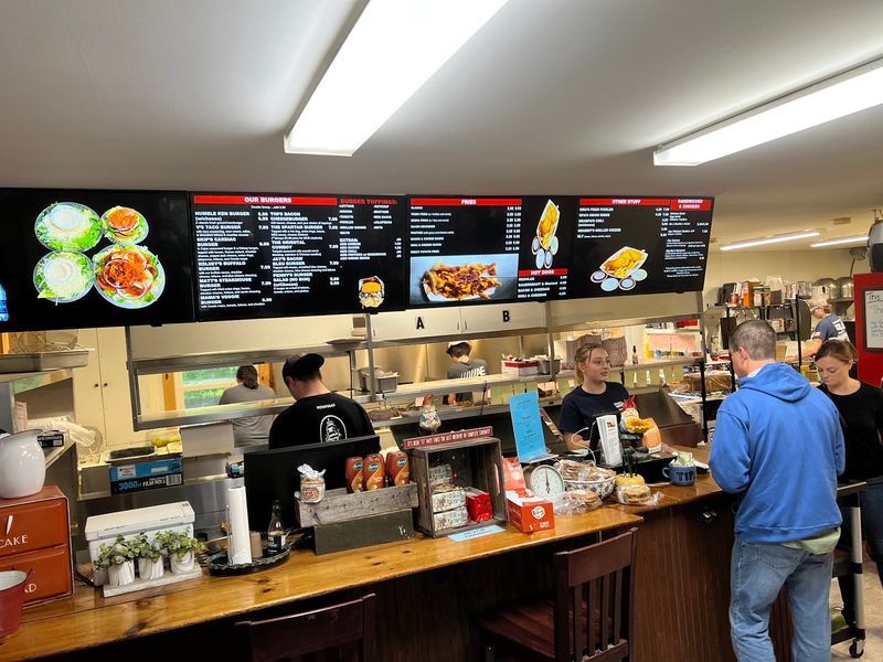 Timing Your Visit Around a Busy Grill