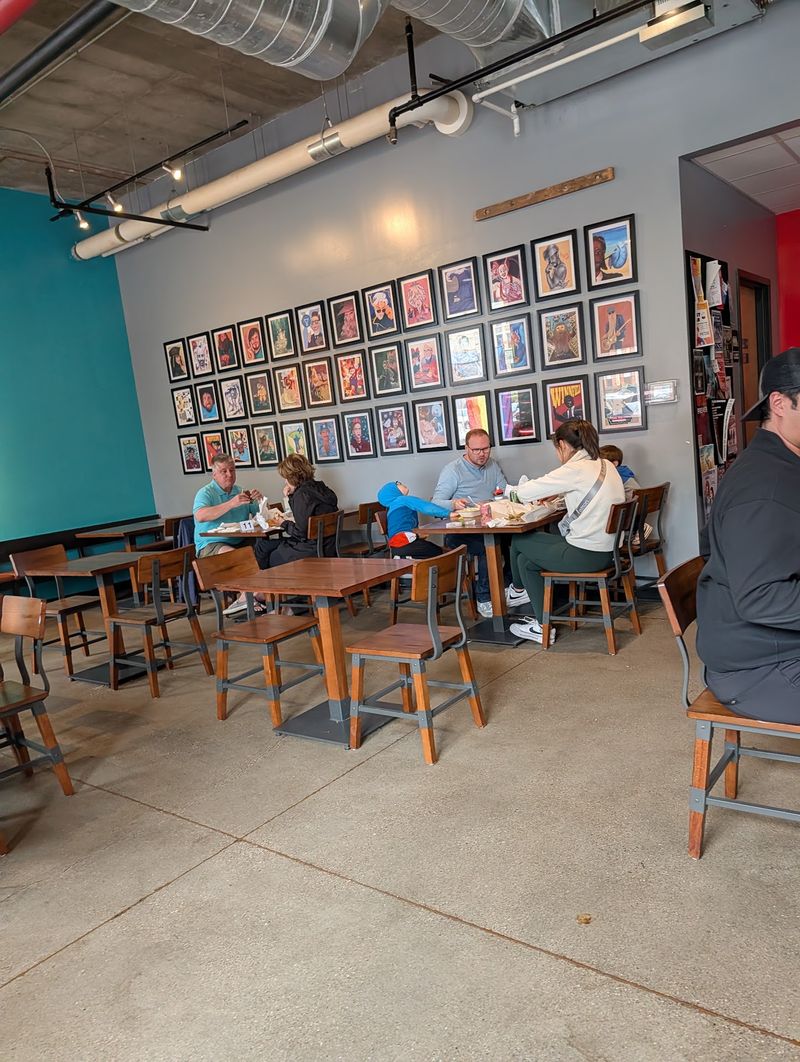 Timing Your Visit Around the Lunch Rush