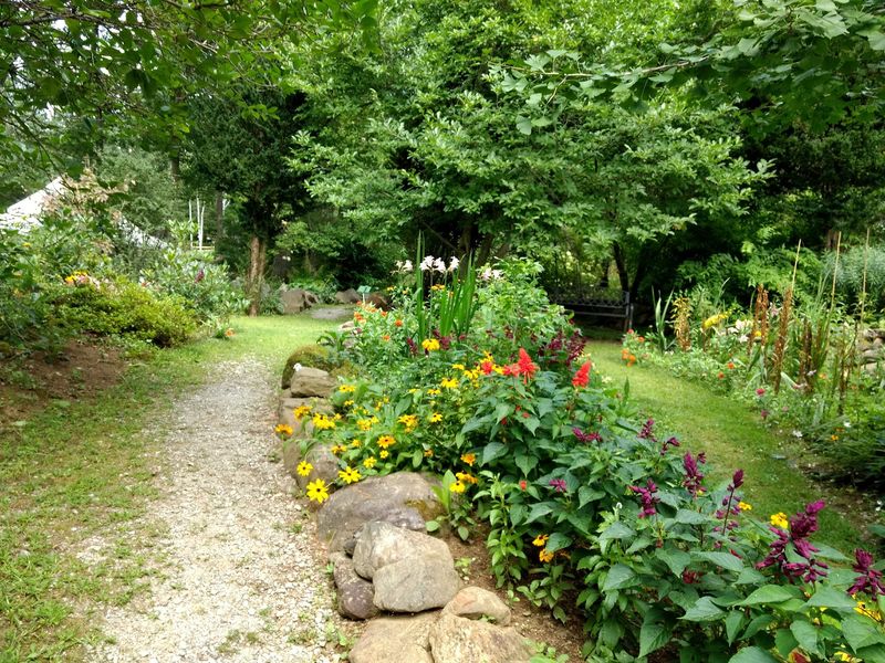Trails That Trade Hedges for Wildflowers Trails That Trade Hedges for Wildflowers