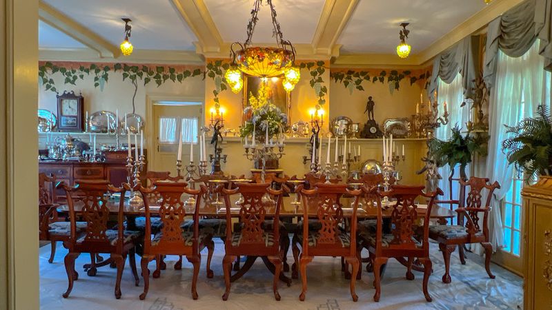 Twenty-Two Rooms of Italianate Elegance Twenty-Two Rooms of Italianate Elegance