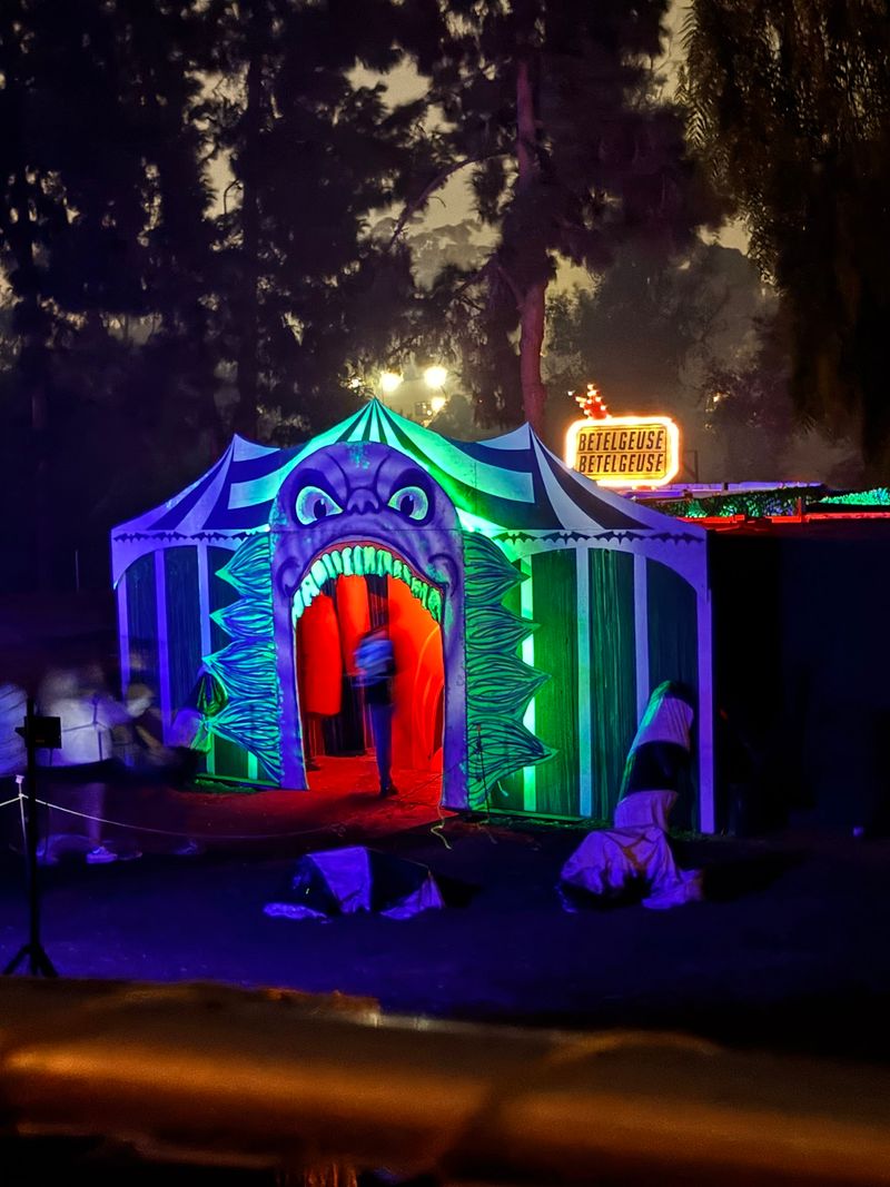 Twisting Mazes and Total Darkness Twisting Mazes and Total Darkness