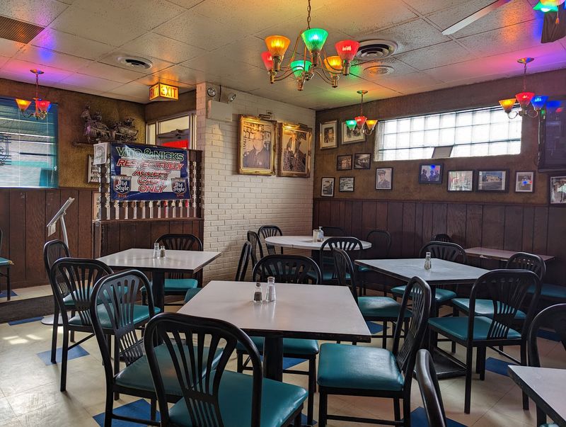 Vito & Nick's Pizzeria, Chicago, Illinois