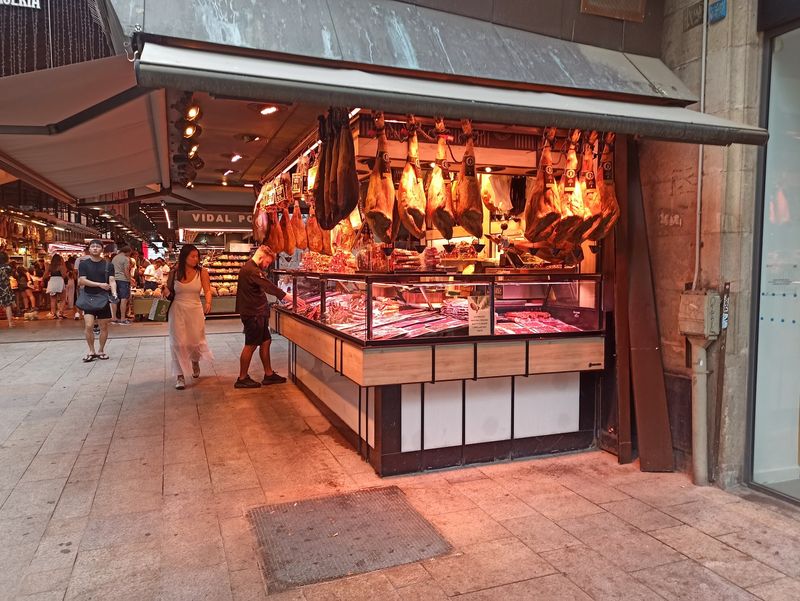 Walk La Rambla and Explore La Boqueria Walk La Rambla and Explore La Boqueria