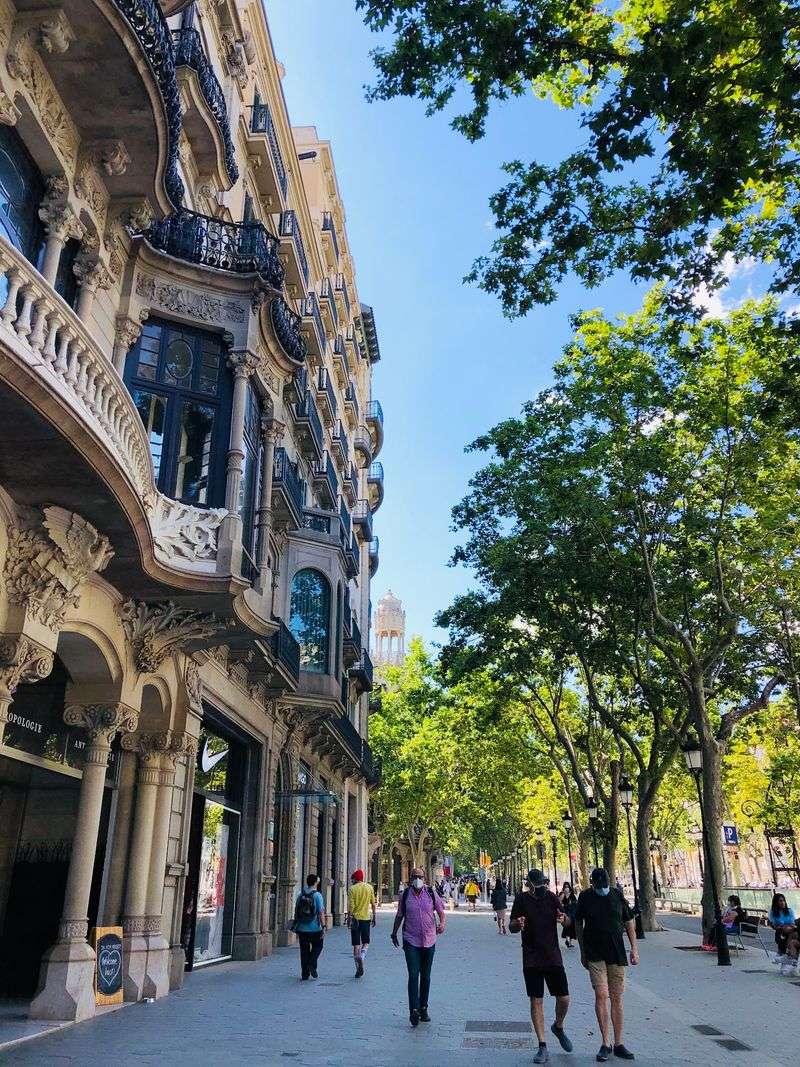 Walk Passeig de Gràcia Walk Passeig de Gràcia