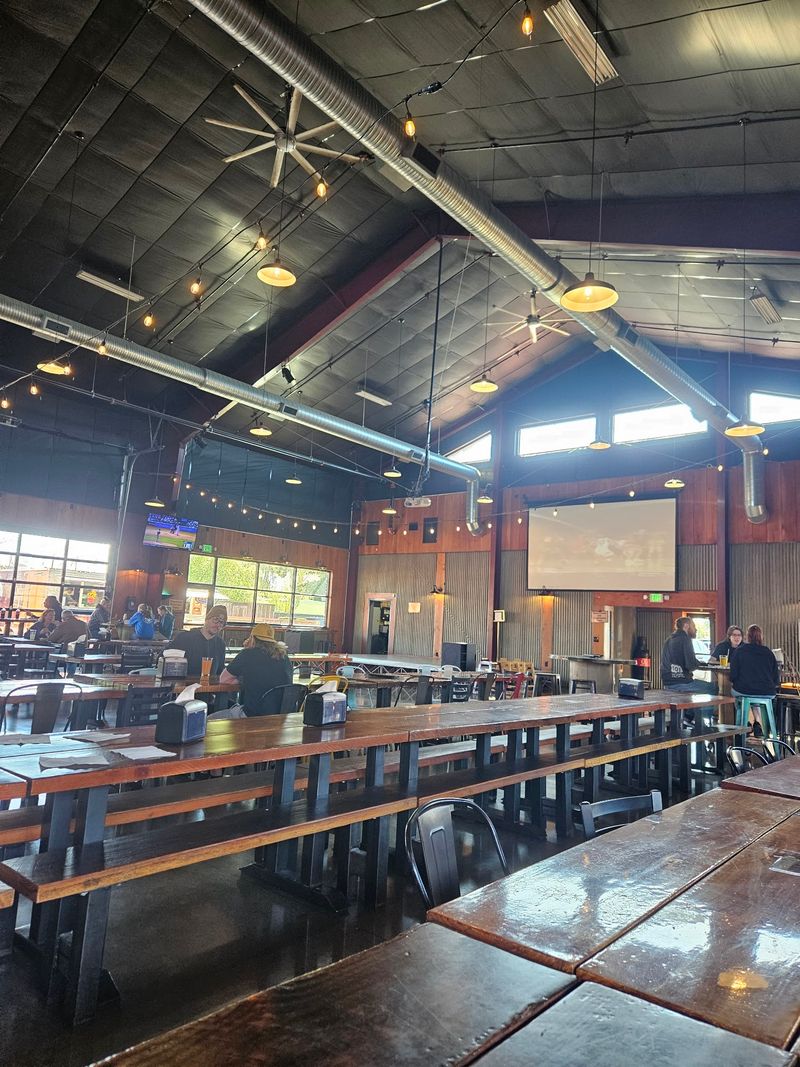 Warehouse Vibes and a Welcoming Setting Warehouse Vibes and a Welcoming Setting