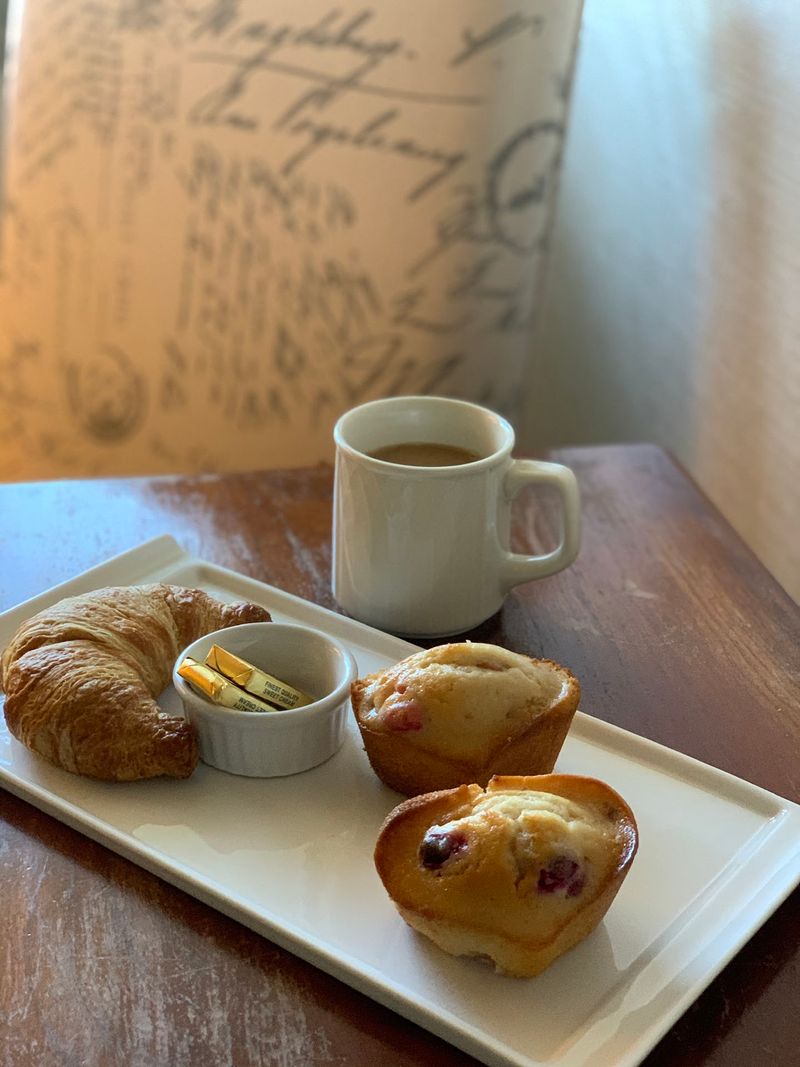 Warm Cookies, Welcome Bags, and the Little Things That Add Up Warm Cookies, Welcome Bags, and the Little Things That Add Up